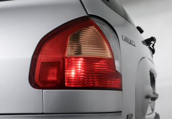 Подержанный автомобиль Hyundai Santa Fe 2002 года (20 фото)