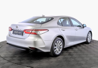 Подержанный автомобиль Toyota Camry Sedan 2019 года (5 фото)