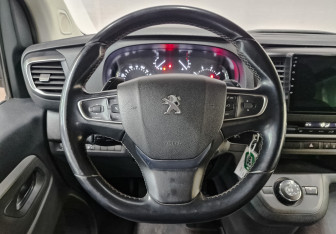 Подержанный автомобиль Peugeot Traveller 2018 года (20 фото)