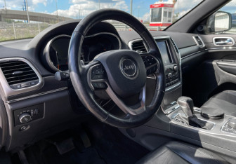 Подержанный автомобиль Jeep Grand Cherokee 2017 года (13 фото)