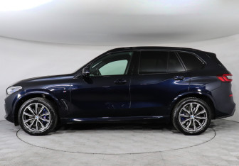 Подержанный автомобиль BMW X5 2021 года (5 фото)