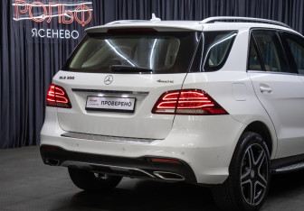 Подержанный автомобиль Mercedes-Benz GLE 2016 года (25 фото)