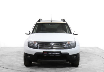 Подержанный автомобиль Renault Duster 2014 года (2 фото)