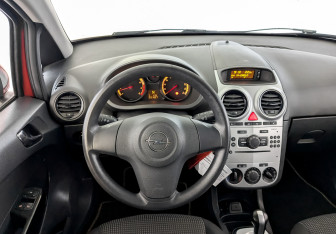 Подержанный автомобиль Opel Corsa 2011 года (21 фото)