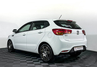 Подержанный автомобиль Kia Rio Hatchback 2016 года (7 фото)