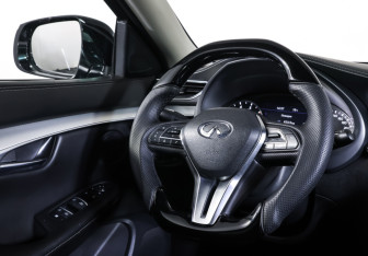 Подержанный автомобиль Infiniti QX50 2018 года (13 фото)