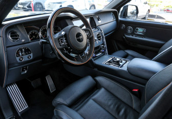Подержанный автомобиль Rolls-Royce Cullinan 2019 года (19 фото)