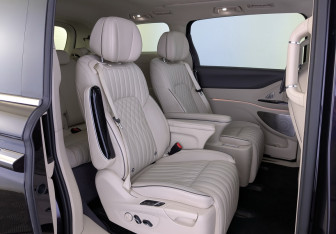 Подержанный автомобиль Voyah Dream 2023 года (14 фото)