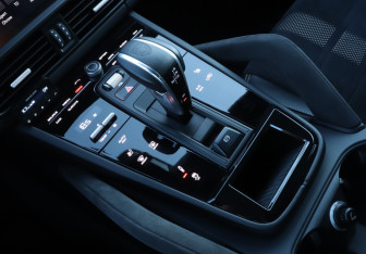 Подержанный автомобиль Porsche Cayenne 2021 года (15 фото)