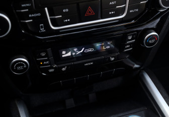 Подержанный автомобиль Geely Emgrand X7 2019 года (23 фото)