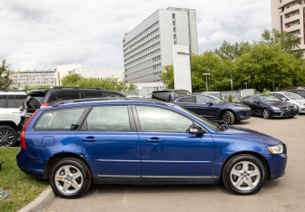 Подержанный автомобиль Volvo V50 2008 года (3 фото)
