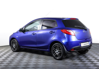 Подержанный автомобиль Mazda 2 Hatchback 2008 года (7 фото)