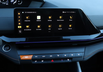 Подержанный автомобиль Changan UNI-V 2024 года (17 фото)