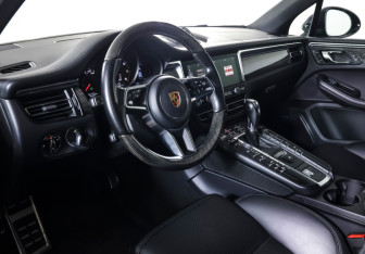 Подержанный автомобиль Porsche Macan 2019 года (15 фото)