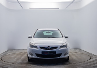 Подержанный автомобиль Opel Astra Hatchback 2012 года (2 фото)