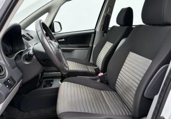 Подержанный автомобиль Suzuki SX4 Hatchback 2012 года (10 фото)