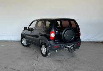 Подержанный автомобиль Chevrolet Niva 2015 года (4 фото)
