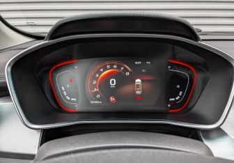 Подержанный автомобиль Geely Coolray 2022 года (16 фото)