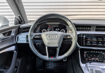 Подержанный автомобиль Audi A7 2021 года (22 фото)