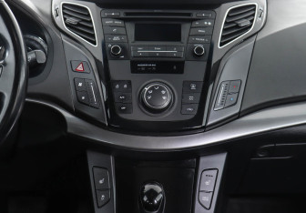 Подержанный автомобиль Hyundai i40 Sedan 2015 года (9 фото)