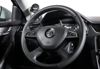 Подержанный автомобиль Skoda Octavia Liftback 2015 года (13 фото)