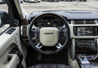 Подержанный автомобиль Land Rover Range Rover 2015 года (12 фото)
