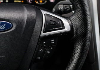 Подержанный автомобиль Ford Mondeo Sedan 2015 года (23 фото)