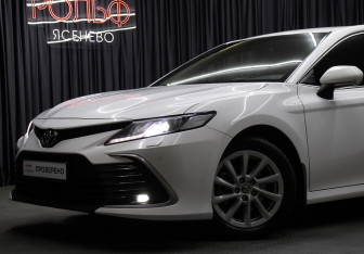 Подержанный автомобиль Toyota Camry Sedan 2022 года (21 фото)