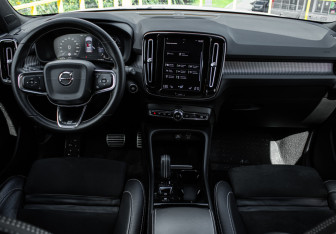 Подержанный автомобиль Volvo XC40 2019 года (12 фото)