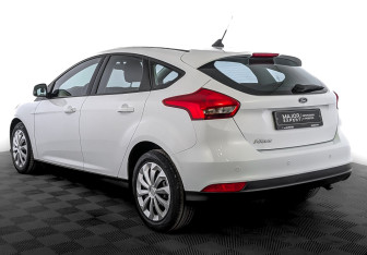 Подержанный автомобиль Ford Focus Hatchback 2019 года (7 фото)