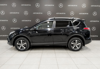 Подержанный автомобиль Toyota RAV4 2019 года (6 фото)