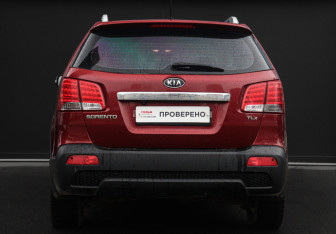 Подержанный автомобиль Kia Sorento 2010 года (6 фото)