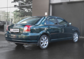 Подержанный автомобиль Toyota Avensis Sedan 2004 года (5 фото)
