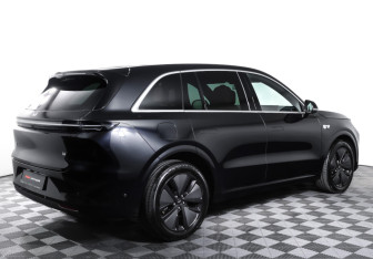 Подержанный автомобиль LiXiang L6 2024 года (5 фото)