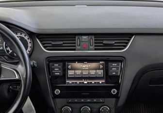 Подержанный автомобиль Skoda Octavia Liftback 2019 года (17 фото)