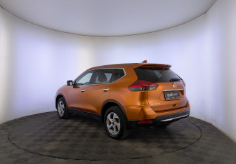 Подержанный автомобиль Nissan X-Trail 2019 года (7 фото)