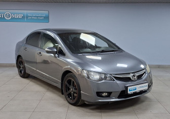 Подержанный автомобиль Honda Civic Sedan 2010 года (3 фото)