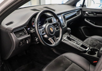 Подержанный автомобиль Porsche Macan 2016 года (7 фото)