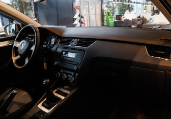 Подержанный автомобиль Skoda Octavia Wagon 2014 года (7 фото)