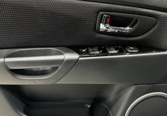 Подержанный автомобиль Mazda 3 Sedan 2008 года (8 фото)