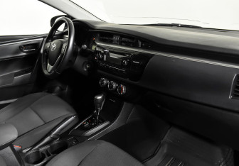 Подержанный автомобиль Toyota Corolla Sedan 2014 года (9 фото)