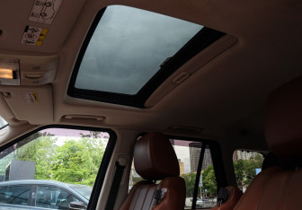 Подержанный автомобиль Land Rover Range Rover Sport 2011 года (15 фото)