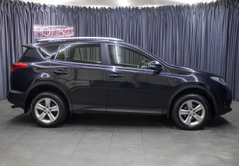 Подержанный автомобиль Toyota RAV4 2014 года (4 фото)