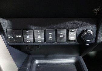 Подержанный автомобиль Toyota RAV4 2015 года (20 фото)