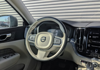 Подержанный автомобиль Volvo XC60 2021 года (28 фото)