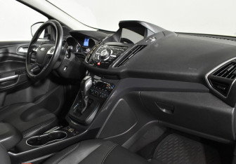 Подержанный автомобиль Ford Kuga 2014 года (9 фото)