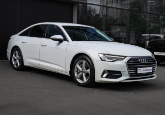 Подержанный автомобиль Audi A6 Sedan 2021 года (3 фото)