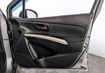 Подержанный автомобиль Suzuki SX4 Hatchback 2013 года (24 фото)