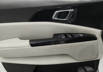 Подержанный автомобиль Kia Carnival 2021 года (17 фото)