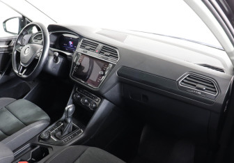Подержанный автомобиль Volkswagen Tiguan 2018 года (10 фото)